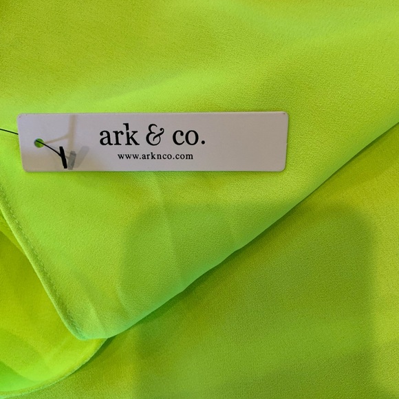 NWT Ark & Co. strappy neon volt tank top w/ snap close in front & back. Sz S. - Picture 5 of 5